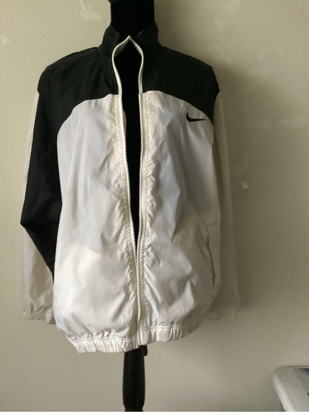 Nike  vintage Men’s Black and White Colorblock Windbreaker Jacket